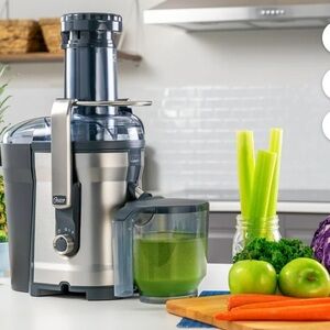 Oster Auto-Clean Technology Professional Juice Extractor, XL Capacity
